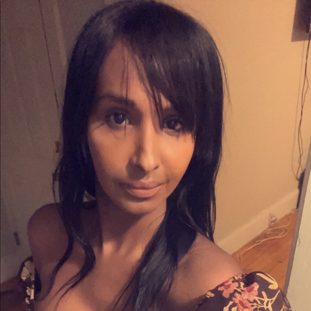 Meet your Posher, Munira